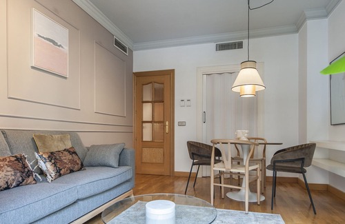 Chueca Apartment | Plaza de Cibeles II-Cozy Apartment in Madrid City Center