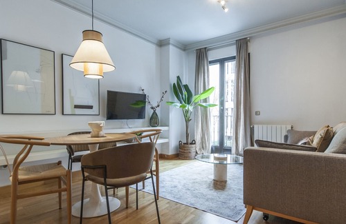 Chueca Apartment | Plaza de Cibeles II-Cozy Apartment in Madrid City Center