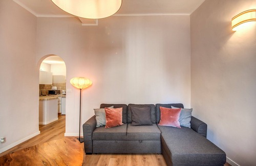 Rione VI Parione Apartment | Pleasant and quiet apartment situated on Via dei Cappellari, in the heart of historic center.