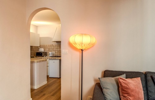 Rione VI Parione Apartment | Pleasant and quiet apartment situated on Via dei Cappellari, in the heart of historic center.