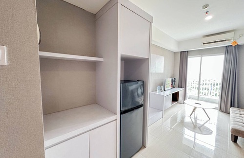 Surabaya Apartment | Pleasant And Strategic 1Br At Grand Sungkono Lagoon Apartment
