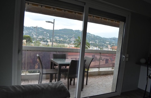 Riou - Petit Juas - Av de Grasse Apartment | Pleasant apartment with open view near Cannes