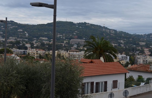 Riou - Petit Juas - Av de Grasse Apartment | Pleasant apartment with open view near Cannes