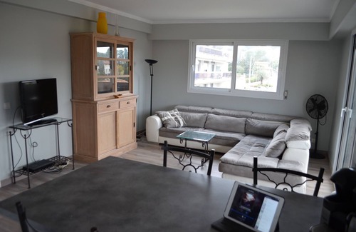 Riou - Petit Juas - Av de Grasse Apartment | Pleasant apartment with open view near Cannes