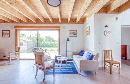 Challerange Cottage | Pleasant Cottage in Challerange