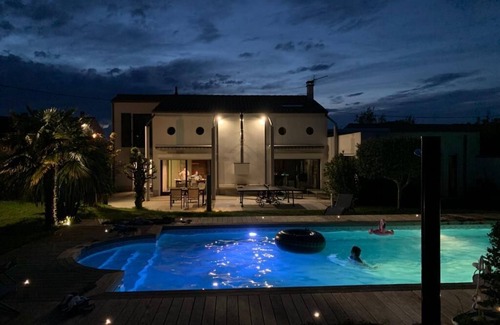 La Rochelle Villa | Pleasant family home in La Rochelle with heated pool and large garden