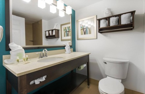 Savannah Hotel | Pleasant Stay! Unit w/Parking, Near Savannah-Ogeechee Museum!