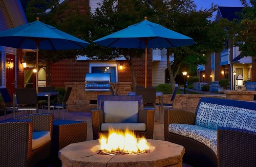 East Colorado Springs Apartment | Pleasant Stay! THREE Spacious 2BR Suites w/Kitchens! Pool, Free Breakfast!