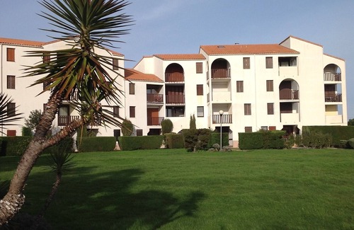 Vaux-sur-Mer Apartment | Pleasant T2 near Royan, 200m from the beach pontaillac
