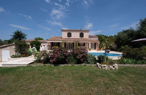 Aureille House | pleasant villa located in aureille, close to the center by foot, in the alpilles park, sleeps 6.