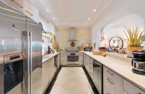 Old Trees Bay Apartment | Please Inquire Before Booking – Luxury Villa
