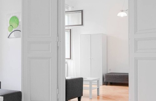 Wahring Apartment | Pleasing 2BR Apt. AKH-Perfect for Groups