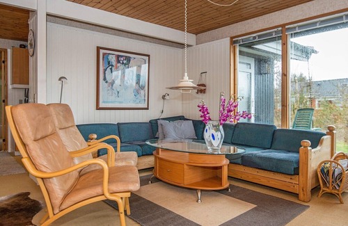 Bønnerup Strand House | Pleasing Holiday Home in Glesborg with Terrace