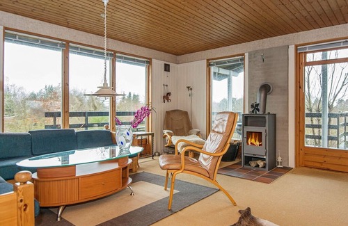 Bønnerup Strand House | Pleasing Holiday Home in Glesborg with Terrace