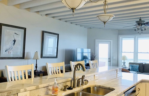 Oceanmarsh Subdivision House | Plenty of room for the whole family on Harbor Island!
