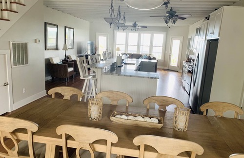 Oceanmarsh Subdivision House | Plenty of room for the whole family on Harbor Island!