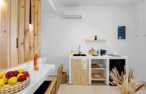 Naousa House | Plori Suite 1