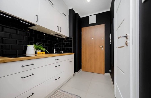 Targowek Apartment | Plosa 3 | Comfortable Studio | Balcony | WiFi