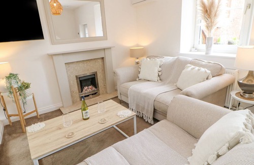 How Cottage | PLOUGHMANS COTTAGE, pet friendly, with a garden in Corby Hill