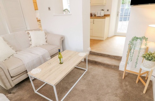 How Cottage | PLOUGHMANS COTTAGE, pet friendly, with a garden in Corby Hill