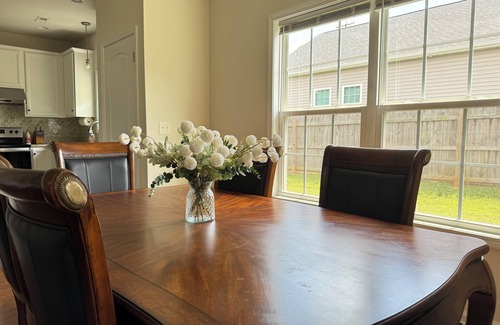Forest House | Plum & Olive - Entire Home 15 Min to LU
