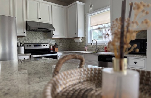 Forest House | Plum & Olive - Entire Home 15 Min to LU