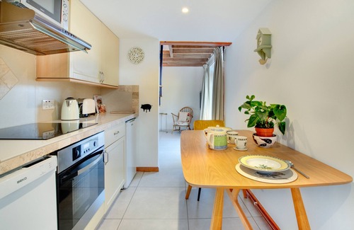 Kelso House | Plum Tree Cottage - One Bedroom House, Sleeps 2