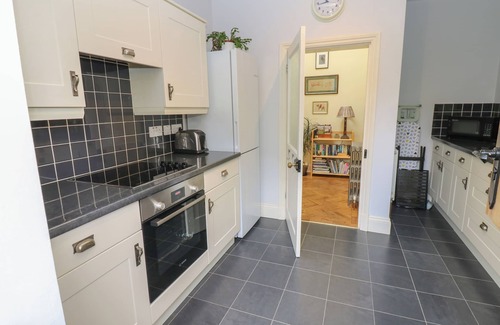 Castleton Cottage | PLUM TREE COTTAGE, pet friendly, with a garden in Castleton