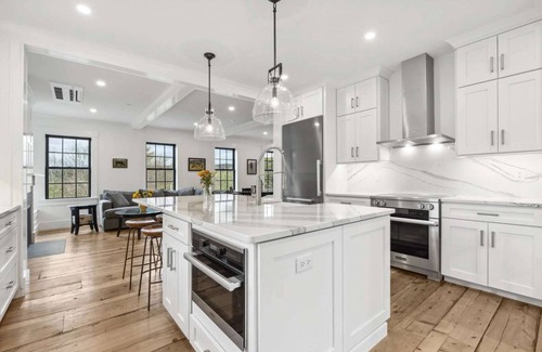 Woodstock House | Plunge Pool, Elevator, Walk to Town - Watkins Farm