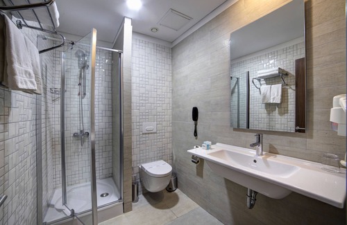 Icerenkoy Mahallesi Hotel | Plus Hotel Bostanci Atasehir