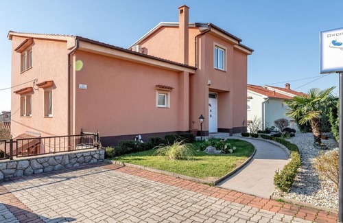 Bezjaki Apartment | Plush Apartment in Rijeka with Hot Tub and near the Sea