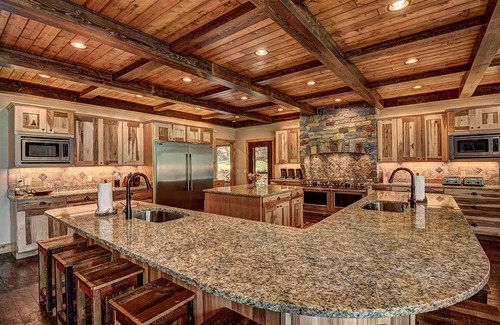 Eagle River House | Plush lakefront lodge with private dock, high-speed WiFi, & game room