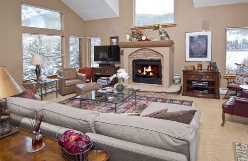 Vail House | Plush Vail Home on Free Town Shuttle Route, 7 Min to Mtn! Walk to Shops, Dining
