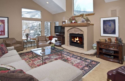 Vail House | Plush Vail Home on Free Town Shuttle Route, 7 Min to Mtn! Walk to Shops, Dining