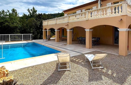 Le Cannet-des-Maures Villa | Plush Villa in Le Cannet-des-Maures with Private Pool