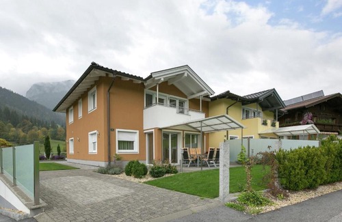 Itter House | Plushy Holiday Home in Itter with Sauna Terrace Garden