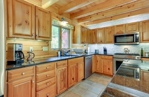 Damascus House | Pocono Dog-Friendly Home on Delaware River with Large Hot Tub!