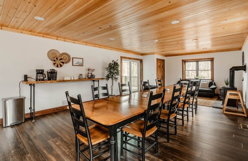 Thornhurst Cabin | Pocono Family Getaway - Beautiful Home in Arrowhead Lakeside Community!