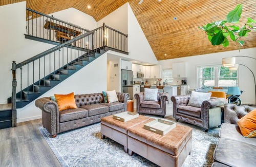 Gouldsboro House | Poconos Getaway with Indoor and Outdoor Pool Access!