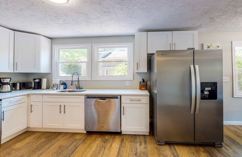 Lake Harmony Cottage | Poconos Waterfront Haven
