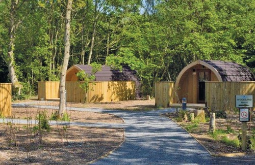 Alford Cottage | Pod with one double.