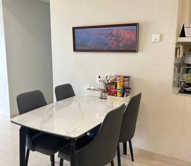 Medan Apartment | Podomoro Delipark Apartemen Cozystay Empire Tower 3BR Medan