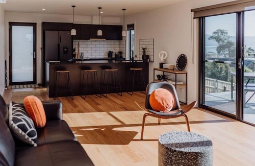 Bicheno House | Pods on Fraser