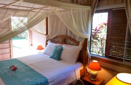 Maharepa Bed & Breakfast | Poerani Suite, 2 rooms in lagoon side villa