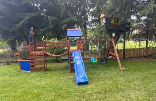 Karniewek Villa | POGO dom nad Narwią - 4 sypialnie, balia, własny pomost, plac zabaw