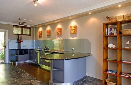 Hamilton Island Apartment | Poinciana Lodge 004, Beautiful Apartment on Hamilton Island