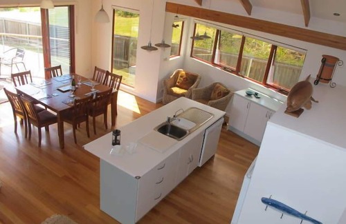 Binalong Bay House | Point Break Binalong Bay 5 minutes walk to the beach