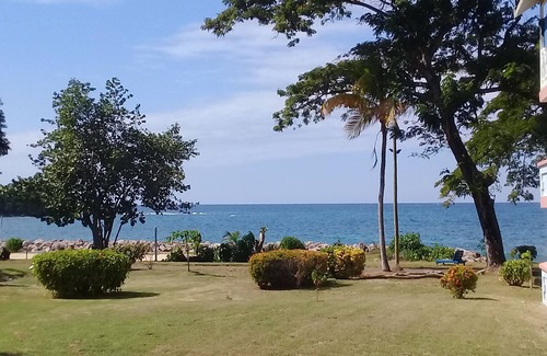 Orange Bay Apartment | Point Studio 156 by the beach