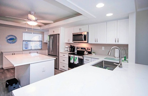 Sanibel House | Pointe Santo E26: Your Rejuvenated Gulf-Front Escape on Sanibel