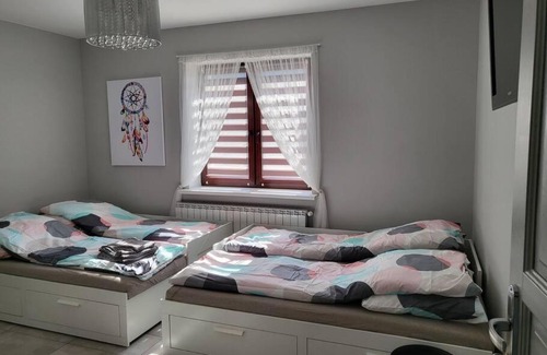 Zyrardow Apartment | Pokój z kuchnią i łazienką Żyrardów